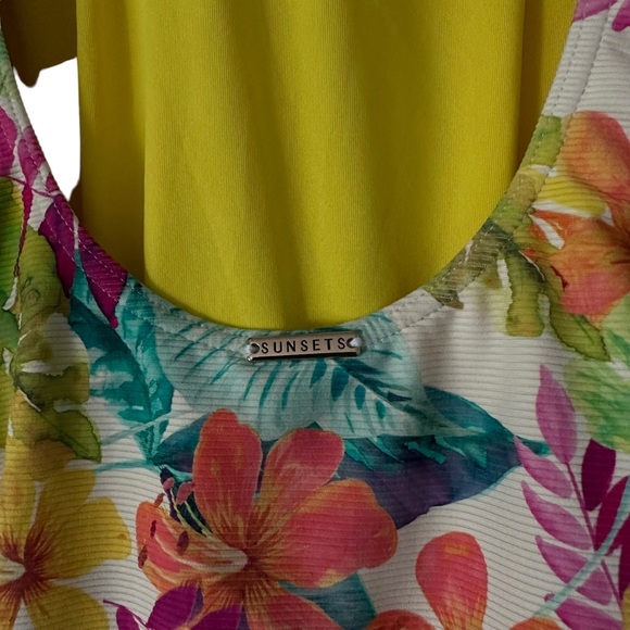 Sunsets Swimwear | Tidepool One Piece Swimsuit in Tropical Adventure Size L - Picture 9 of 11